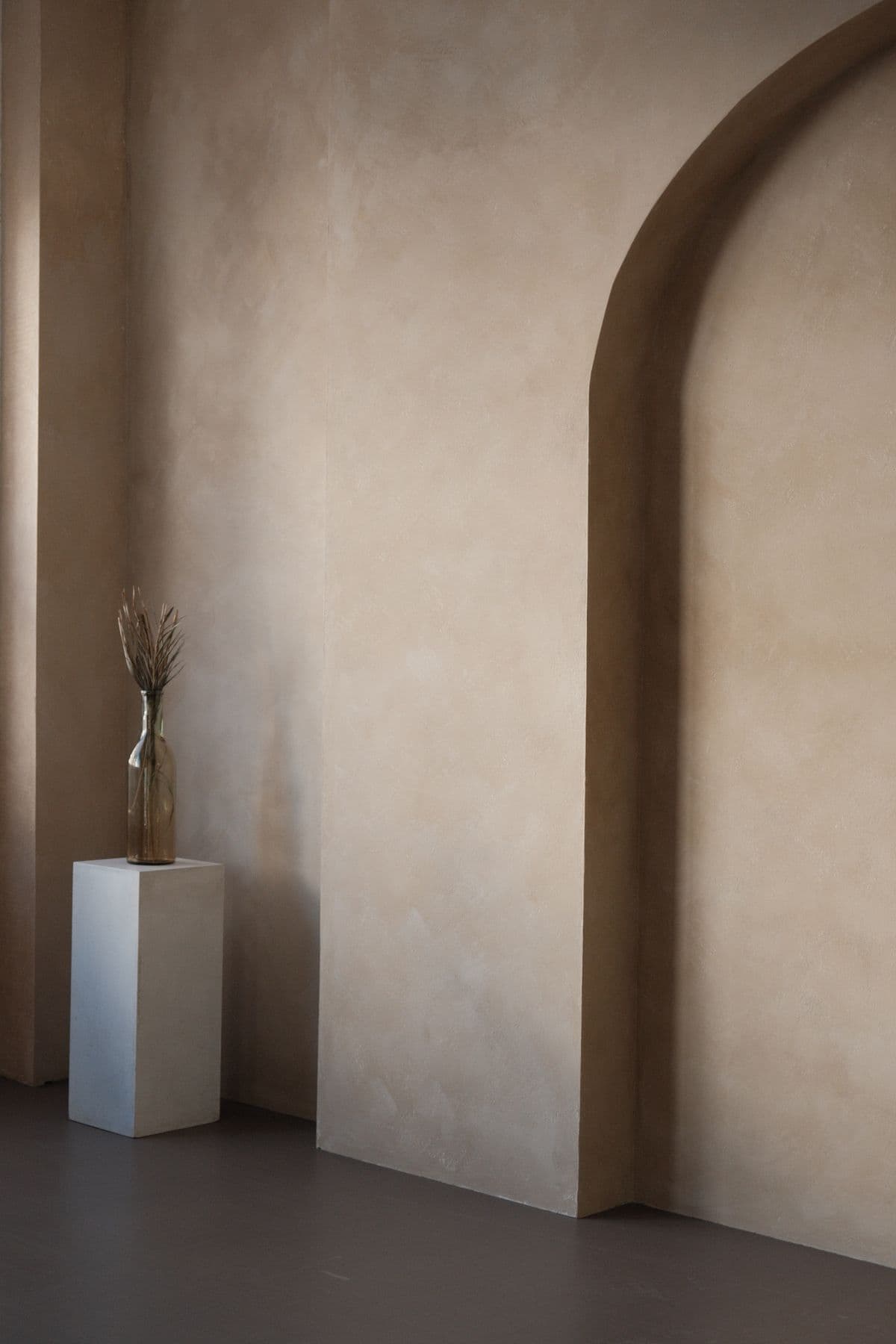 Feature wall Sydney — warm-toned textured plaster archway feature wall